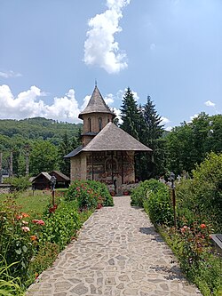 Поглед кон црквата во Брадулец