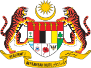 Escudo de armas de Malasia con dos tigres como soportes.