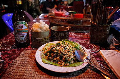 Larb w laotańskiej restauracji