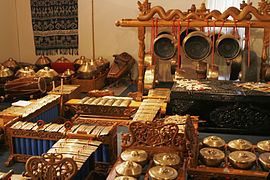 Seperangkat gamelan dari Indonesia