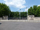 Reliefs beiderseits des Eingangs zur Berliner Waldbühne