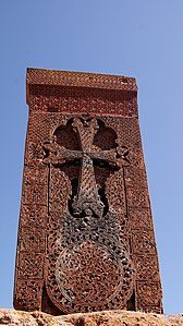 Khatchkar de Mastara, années 1210, nommé selon son inscription « Saint Signe formidable réceptacle divin »[60],[Ic. 24].