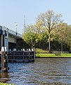 Verkeersbrug (basculebrug/liggerbrug) in de Nije Dyk tussen Joure en Sneek.