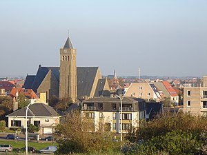 Uitzicht op Bredene. Op de voorgrond Bredene-Duinen, in de verte Bredene-Dorp