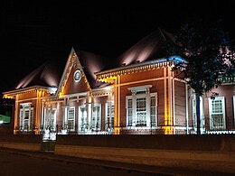 Casa de la familia Jiménez Sancho (1911) en Cartago. Ejemplo del estilo victoriano de finales del siglo xix y principios del siglo xx.