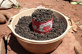 Chenilles au marché d'Orodara