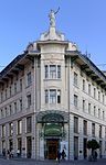 Galleria Emporium i ett exempel på en byggnad i stilen Wiener Sezession, byggd åren efter jordbävningen 1895.