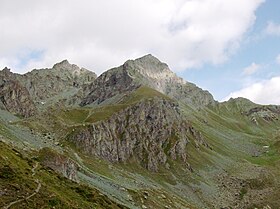 Vue du mont Meidassa au centre avec le mont Granero en arrière-plan à gauche.
