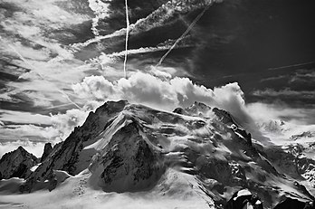 Le Mont Blanc du Tacul vu depuis l'Aiguille du Midi (Haute-Savoie). (définition réelle 3 008 × 2 000)