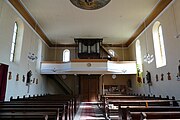 Vue intérieure de la nef vers la tribune d'orgue.