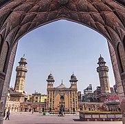 La Mezquita de Wazir Khan de Lahore se considera la mezquita más ornamentada de la era mogol.[4]​