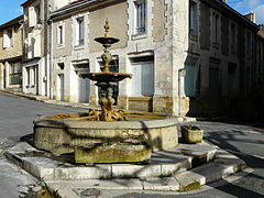 La fontaine Bugeaud.
