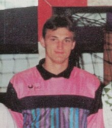 photographie portrait du joueur en maillot rose et noir
