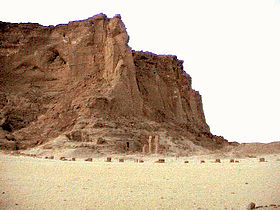 Zadnji še stoječi stebri Amonovega templja pod Džebel Barkalom