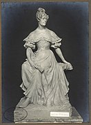 Madame Bovary, statue par H. Jondet en 1910.jpg