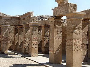 Tutmozov peristil svetišča v Karnaku
