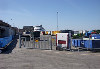 Yttre Masthamnen, vy mot öst med Danvikshemmet i bakgrunden och vy mot väst med Ersta klippan och Viking Lines fartyg M/S Gabriella i bakgrunden.