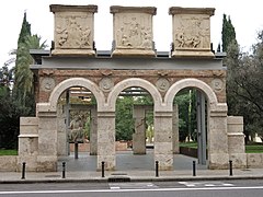 Porta de l'antiga Facultat de Medicina