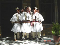 Grupo de isopolifonía popular albanesa.