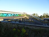 De loopbrug van het station