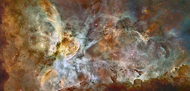 Karina Bulutsusu (ayrıca Karina'daki Büyük Bulutsu, Eta Carinae Bulutsusu, veya katalog adı ile NGC 3372 olarak da bilinir), çevresindeki açık yıldız kümesiyle birlikte büyük ve parlak bir bulutsu. Eta Carinae ve HD 93129A, Samanyolu içindeki en büyük kütleli ve parlak yıldızlardır. Bulutsu, Karina takımyıldızı yönünde Dünya'dan yaklaşık olarak 6,500 ile 10,000 ışık yılı uzaklıkta bulunmaktadır ve çoklu O-tipi yıldızlar içerir. 24 Nisan 2007'de çekilmiştir. (Üreten:HST/NASA/ESA)