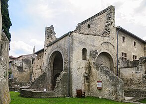Hôtel de Sade à Saint-Rémy-de-Provence : thermes romains à l'arrière du bâtiment.