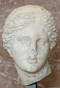 Tête féminine type Aphrodite de Cnide, Paris, musée du Louvre. Une parenté indéniable avec la Vénus d'Arles.