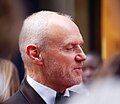 Alan Dale interpreta Charles Widmore