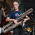 Der Basssaxofonist Andreas Kaling beim de:TFF Rudolstadt 2014