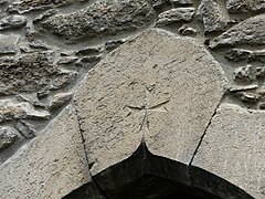 Croix de Malte gravée sur la maison du XVe siècle.