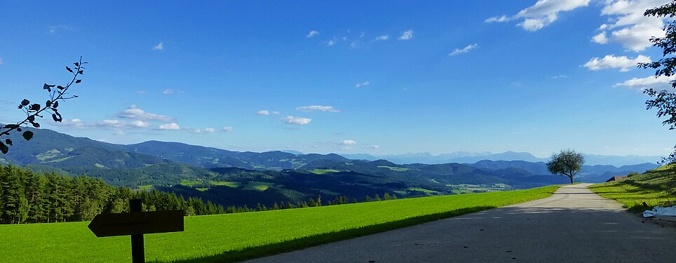 In background, the Karawanks range (Slovenian frontier) at 45 km.