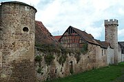 Mur d'enceinte avec sa tour.