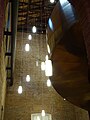 Palacio Pereira, fotografías durante tercer ciclo de visitas turísticas durante junio de 2021. Detalle de las luminarias y parte de la escalera de caracol en la cafetería del edificio.