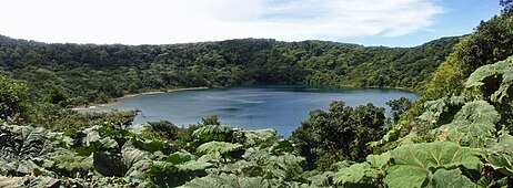 Botoško jezero je neaktivni krater v nacionalnem parku vulkana Poás]]