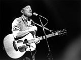 Pete Seeger (67 år) under en konsert 1986.