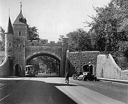 La porte Saint-Louis vers 1920