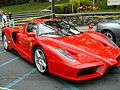 Enzo Ferrari, kuten mallinimi kirjoitetaan, oli F50:n seuraaja, tosin ei varsinainen juhlamalli, koska 60-vuotisjuhlia vietettiin vasta vuonna 2005. Tämä malli tuli tuotantoon vuonna 2002.