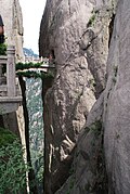 De in 1987 gebouwde Buxian-brug over de Xihai-kloof