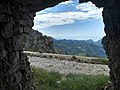 Monte Tombea, panorama della Val Vestino da un rifugio ipogeo sul monte Cortina, a sinistra la parete della Corna Tonda