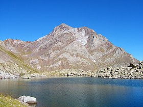 Clot de la Hount au centre, pic de Cerbillona à droite.