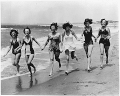 Le maillot de bain, vêtement fonctionnel ou de mode, en 1944.