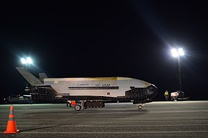 X-37B pēc nolaišanās 2019. gada 27. oktobrī