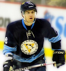 Photographie de Lovejoy avec le maillot bleu des Penguins en 2011