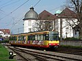 Et tog på Albtalbahn passerer Ettlinger Slot