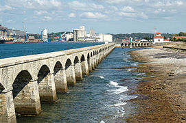 Bayonne, le port de commerce.