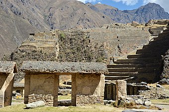 Portada y terrazas en Ollantaytambo