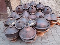 Nồi đất sét tagine truyền thống, được sử dụng để nấu tajine (món ăn)