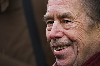 Václav Havel, écrivain et homme politique, président de la République fédérale tchèque et slovaque de 1989 à 1992 puis président de la République tchèque de 1993 à 2003. (définition réelle 3 070 × 2 046)