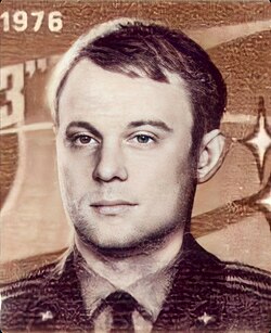 Valeri Rojdestvenski sur un timbre postal soviétique représentant l'équipage de Soyouz 23