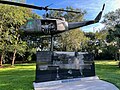Sličica za Slika:Vietnam War Memorial and Huey helicopter.jpg